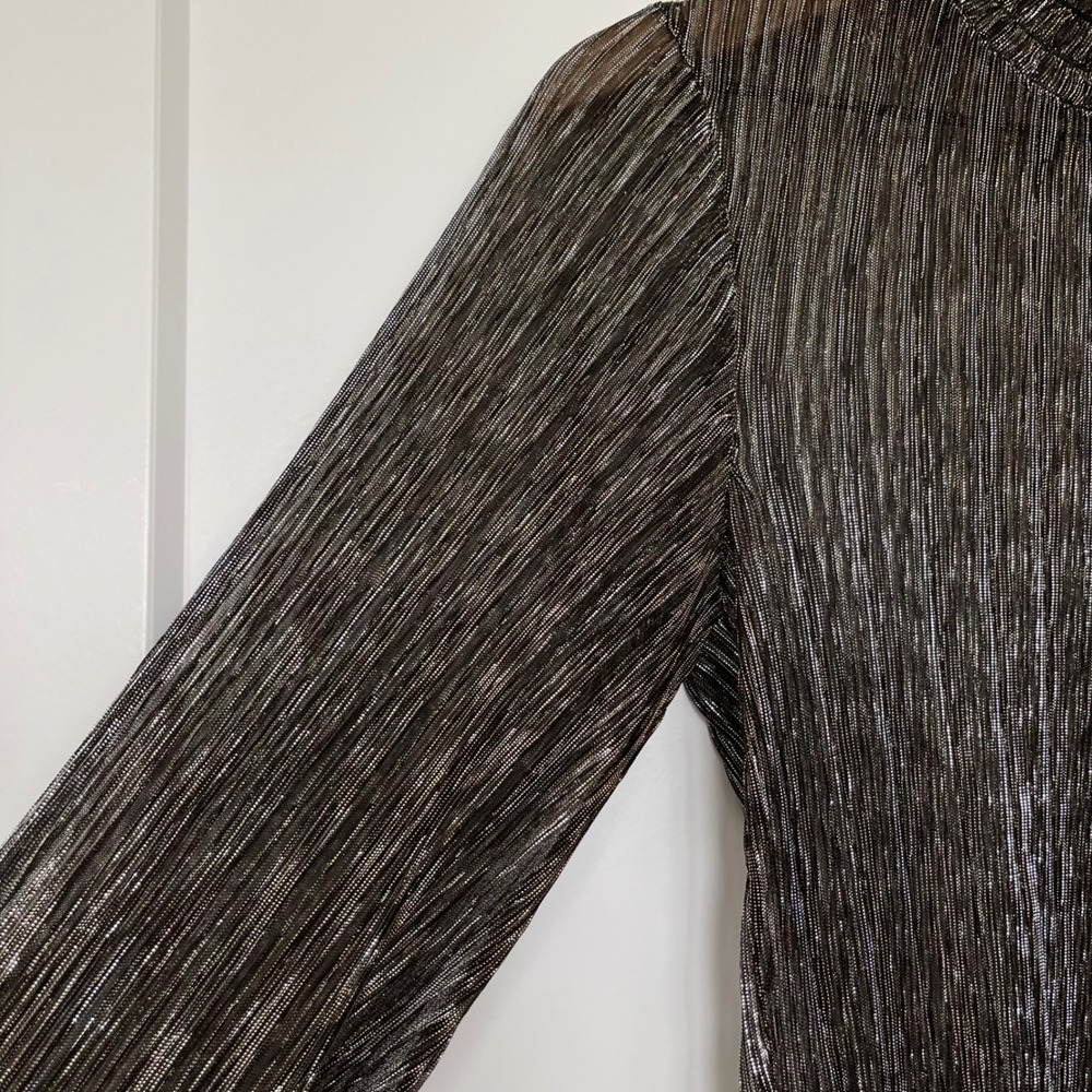 L'AGENCE Paola Blouse XS Gold Black Metallic Sheer Pleated Mock Neck Sexy Chic - Picture 8 of 16